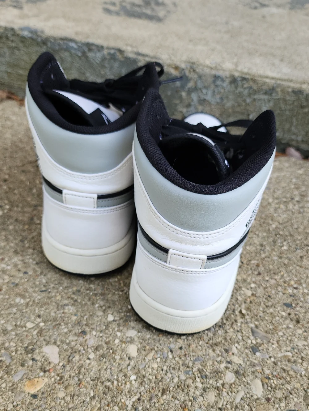Nike Air Jordan Mens Retro 1 Shoes - Picture 4 of 5